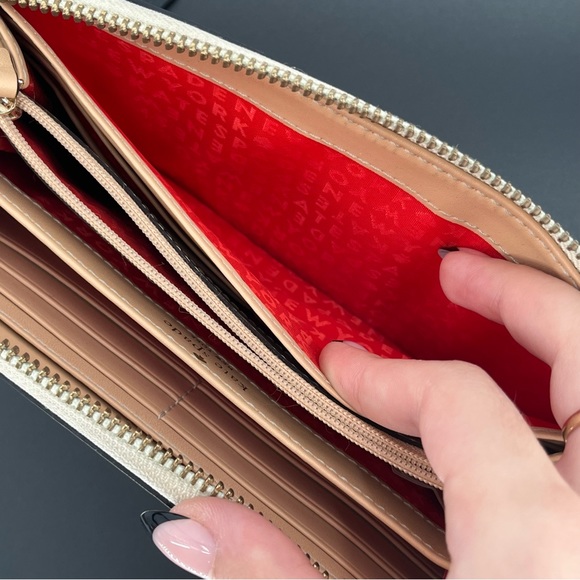 KATE SPADE Bay Street Pebbled Leather Cream & Black Zip Around Wallet EUC - Picture 13 of 15